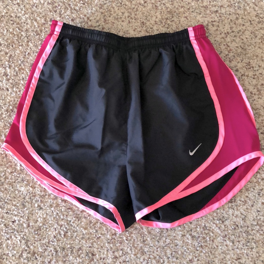 NIKE - Running shorts - Black & pink.